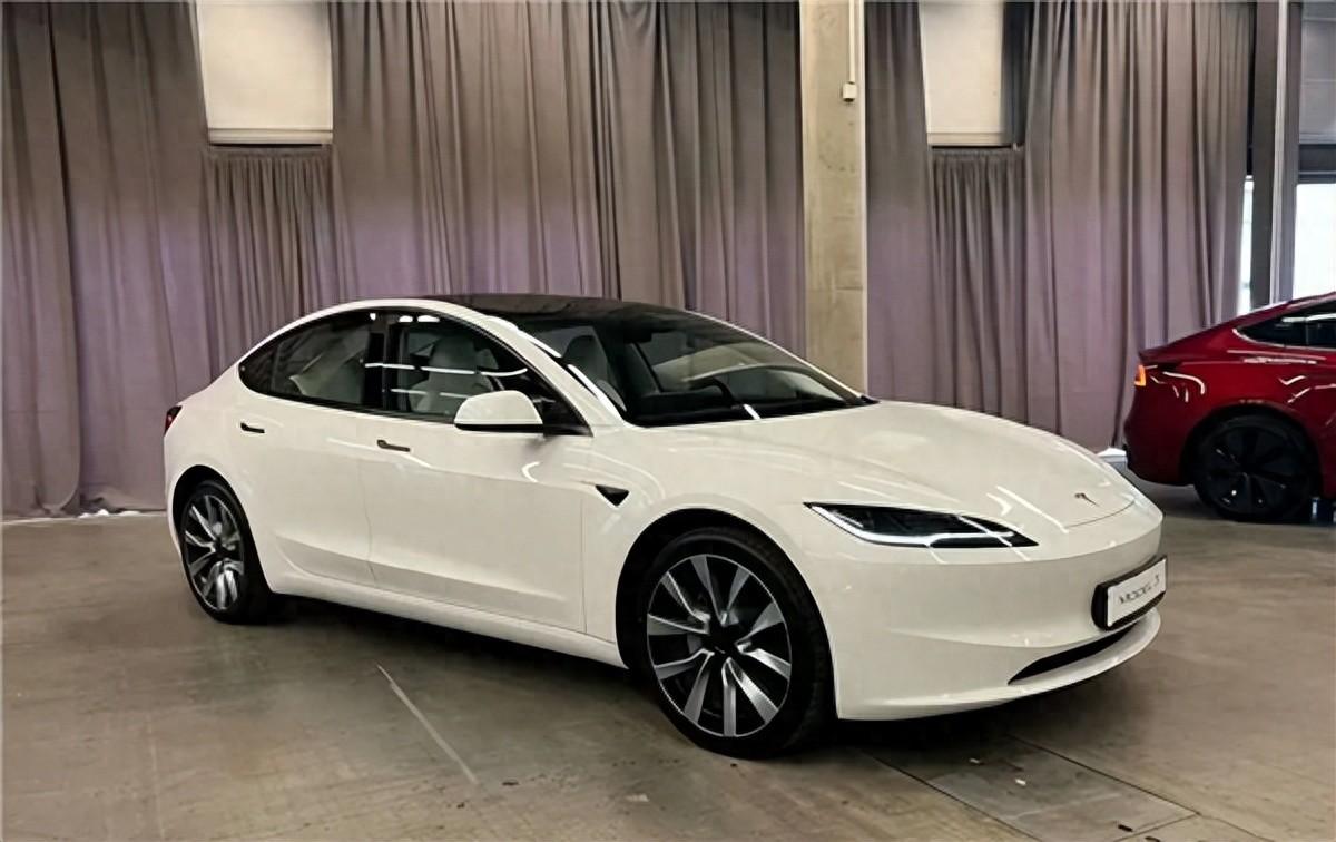 寶馬X3車主:看了兩年新能源汽車,理想、蔚來、小鵬都在內(nèi)!為啥最后選了Model 3