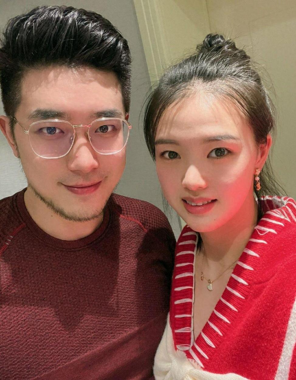 沈梓捷新疆自駕游,陪同女友,李慕豪也來(lái)了,或是投奔恩師邱彪?