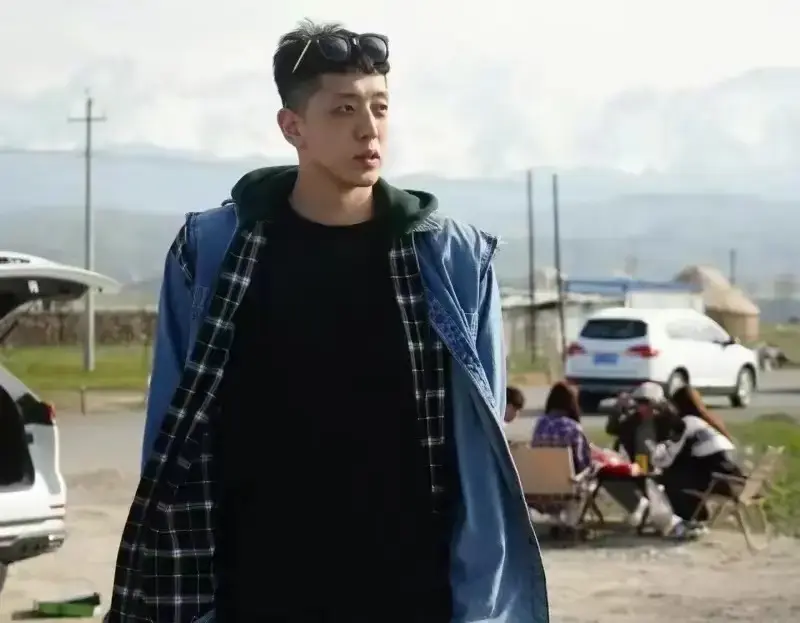 沈梓捷新疆自駕游,陪同女友,李慕豪也來(lái)了,或是投奔恩師邱彪?