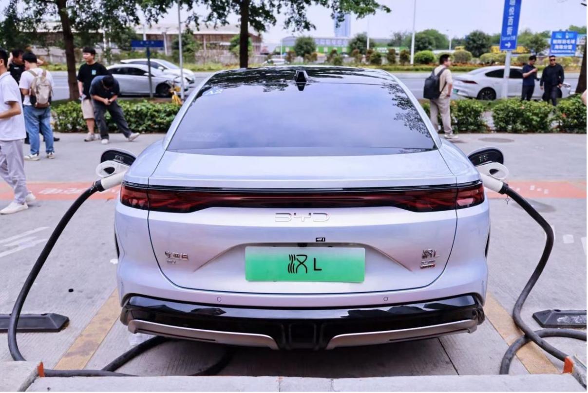 “兆瓦閃充”背后的技術革新,比亞迪超級e平臺賦能漢L唐L高效補能