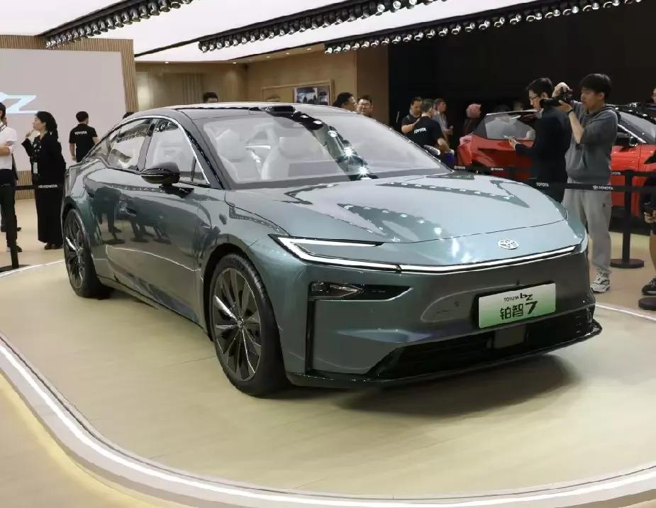 豐田新車裝鴻蒙系統(tǒng),老司機(jī)直呼認(rèn)不出,續(xù)航700公里能火嗎