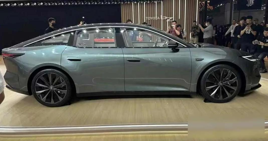 豐田新車裝鴻蒙系統(tǒng),老司機(jī)直呼認(rèn)不出,續(xù)航700公里能火嗎